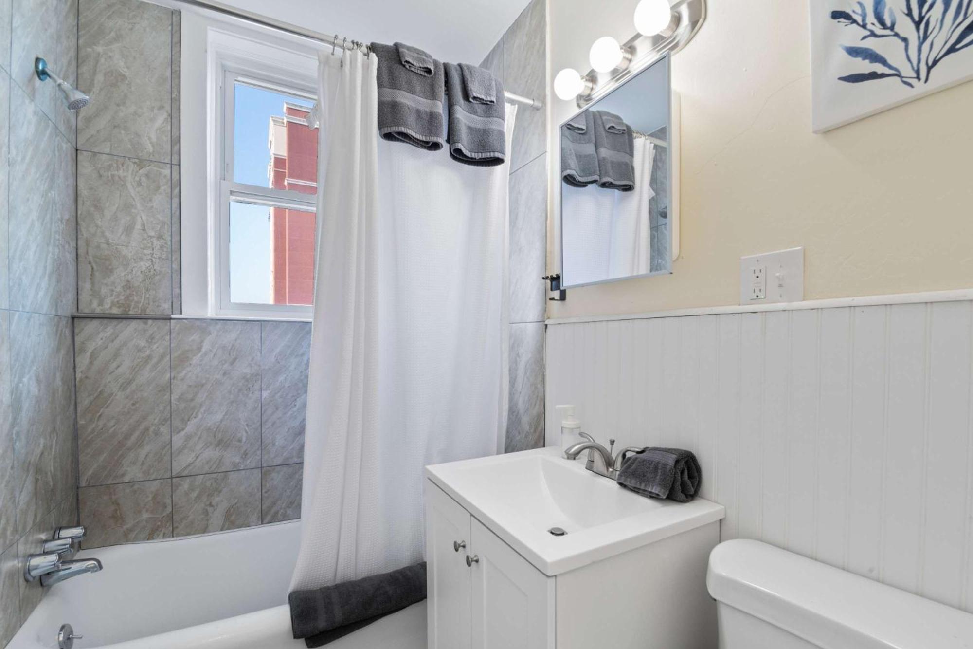 Localstr - The Oakden In Orange Loop B3 * Atlantic City