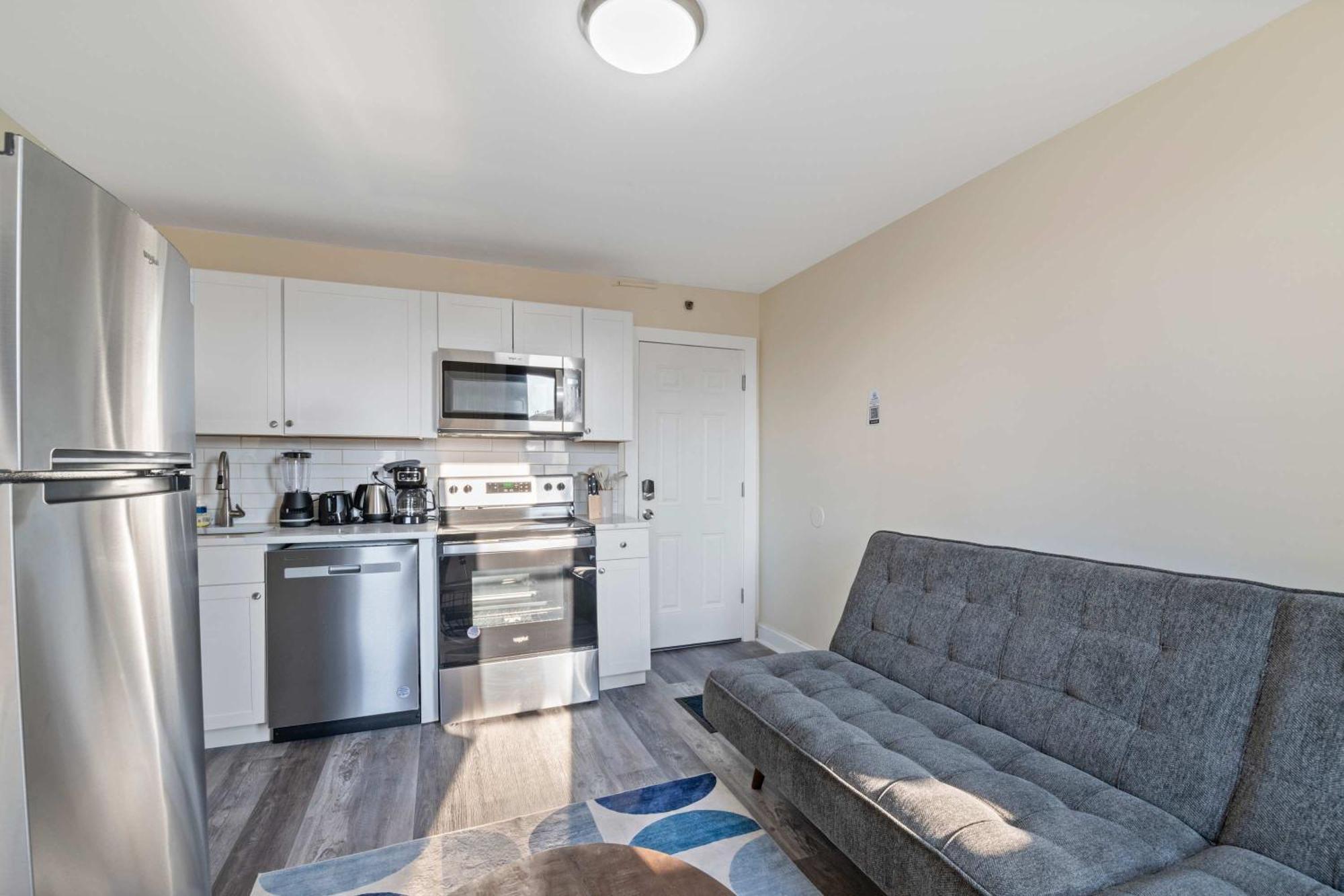 Localstr - The Oakden In Orange Loop B3 Apartment